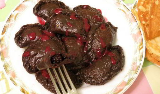 шоколадные вареники с ягодами
