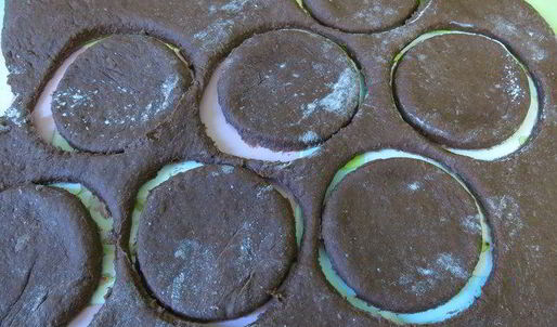 шоколадные вареники с ягодами