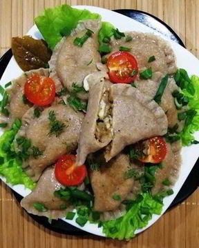 Цельнозерновые вареники с тунцом и моцареллой