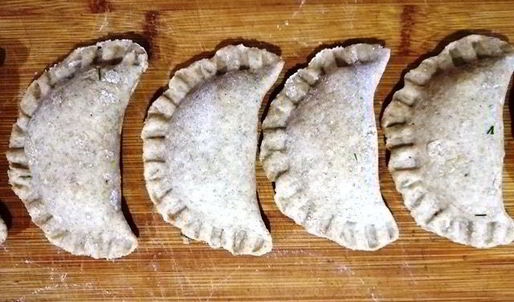 цельнозерновые вареники с тунцом и моцареллой