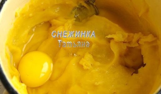 вареники из картофельно-тыквенного теста с начинкой из рикотты и вишни