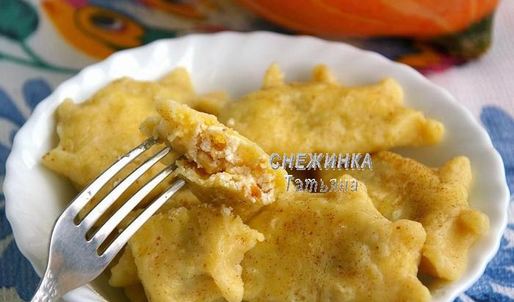 вареники из картофельно-тыквенного теста с начинкой из рикотты и вишни