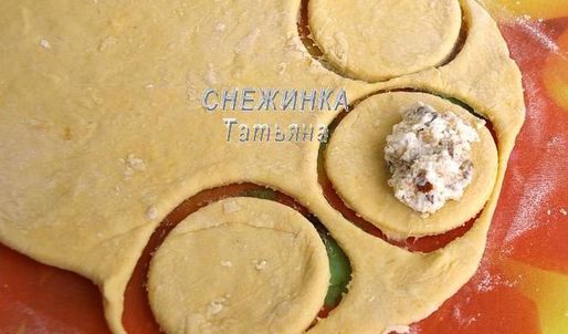 вареники из картофельно-тыквенного теста с начинкой из рикотты и вишни