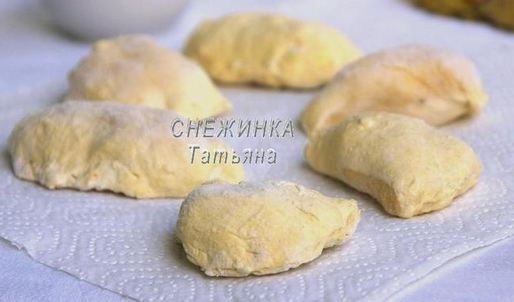 вареники из картофельно-тыквенного теста с начинкой из рикотты и вишни