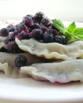 Вареники с черной смородиной