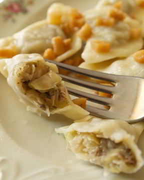 Вареники с грибами и кислой капустой