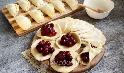 вареники с вишней на кефире с содой
