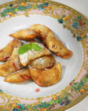 Вареники с вишней во фритюре