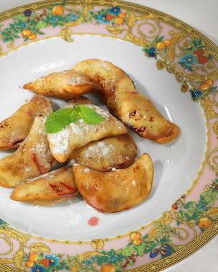 Вареники с вишней во фритюре