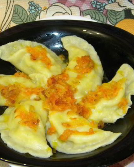 Рецепт вареников с яйцом, зеленью и сыром фета