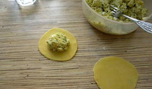 вареники с яйцом, зеленью и сыром фета