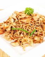 Яичная вок лапша с курицей