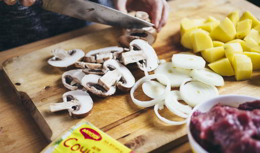 сочное жаркое с грибами и картофелем