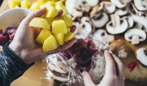 сочное жаркое с грибами и картофелем