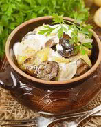 Традиционное жаркое из картофеля и грибов