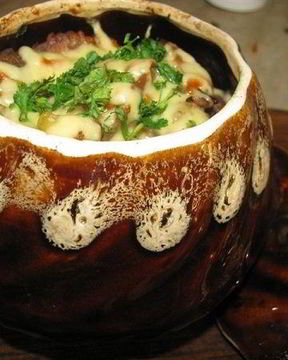 Вкусное жаркое в горшочках