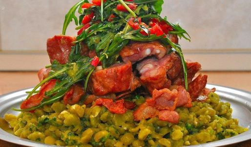 жаркое из копченой свинины с горохом