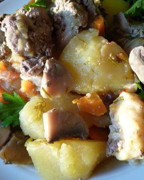 Жаркое из куриной печени в горшочках