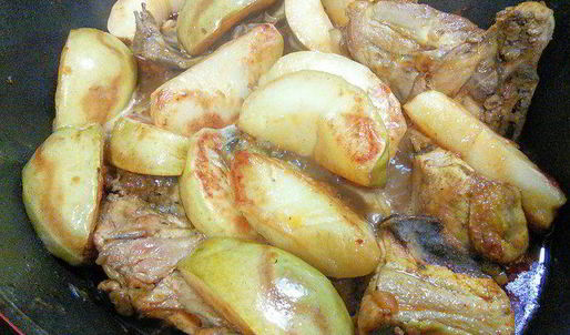 жаркое из курицы с айвой
