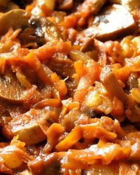 Жаркое из соевого мяса с грибами