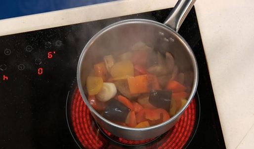 жаркое из судака и семги с овощами