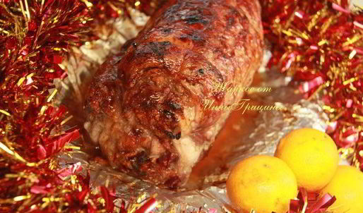 жаркое из свинины, фаршированное яблоками и клюквой