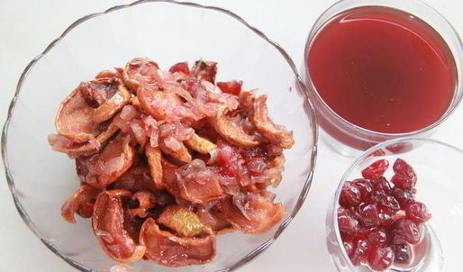 жаркое из свинины, фаршированное яблоками и клюквой