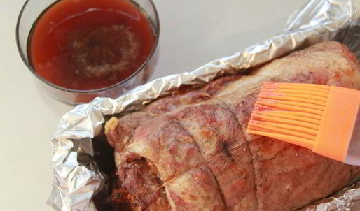 жаркое из свинины, фаршированное яблоками и клюквой