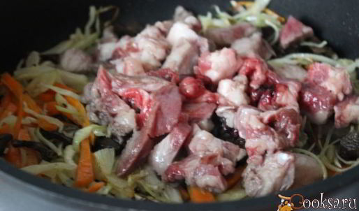 жаркое из свинины с картофелем и сушеными грибами