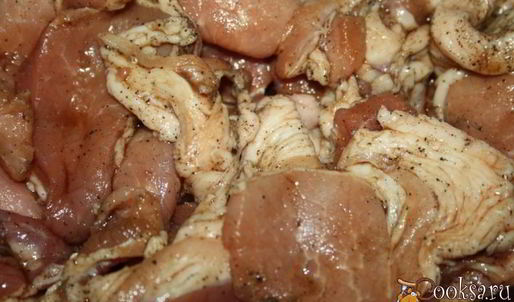 жаркое из свиной лопатки с картофелем и фасолью под хлебной корочкой