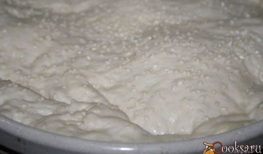 жаркое из свиной лопатки с картофелем и фасолью под хлебной корочкой