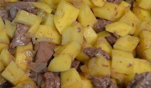 жаркое с картофелем и куриной печенью