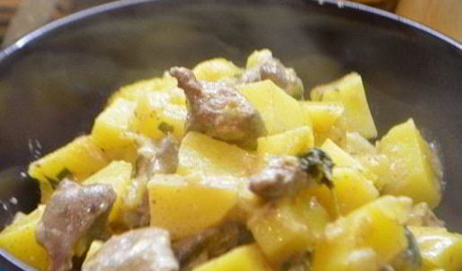 жаркое с картофелем и куриной печенью