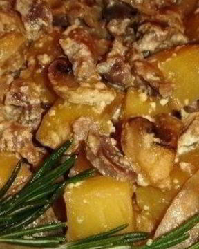 Жаркое с куриными желудочками и грибами