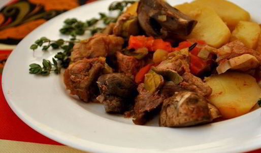 жаркое с мясом и картофелем по-новому