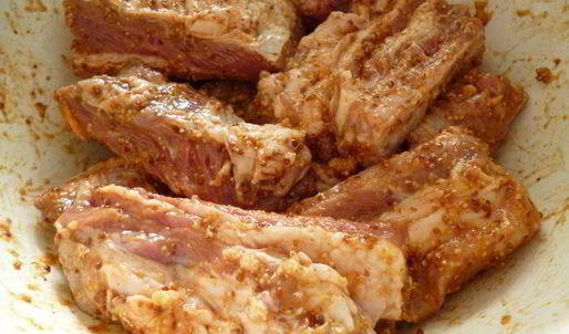 жаркое со свиными ребрышками в пикантном маринаде