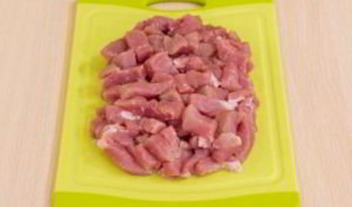 жаркое в горшочках под крышечкой из теста