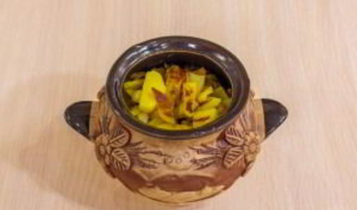 жаркое в горшочках под крышечкой из теста