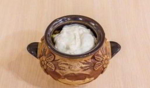 жаркое в горшочках под крышечкой из теста