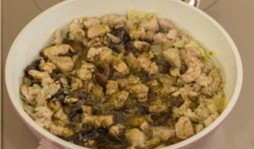 жаркое в горшочках под крышечкой из теста