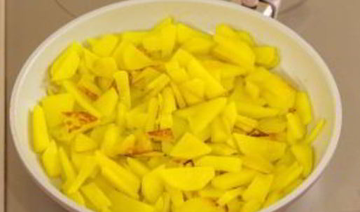 жаркое в горшочках под крышечкой из теста