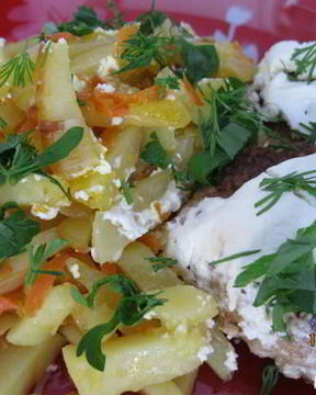 Жаркое в горшочках с котлетами