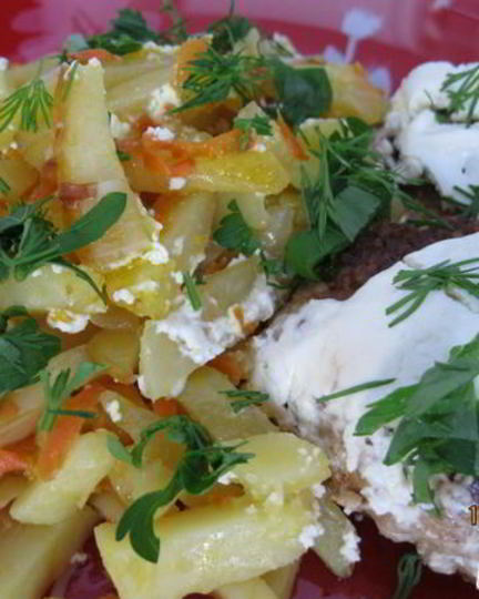 Рецепт жаркого в горшочках с котлетами