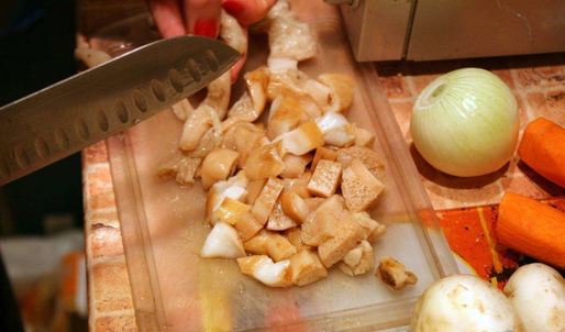 жаркое в горшочках с курицей и грибами