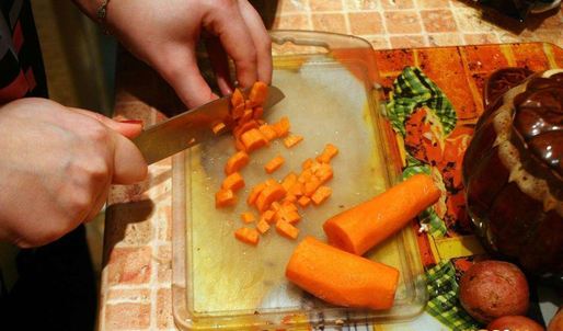 жаркое в горшочках с курицей и грибами