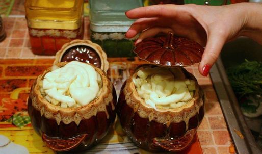 жаркое в горшочках с курицей и грибами