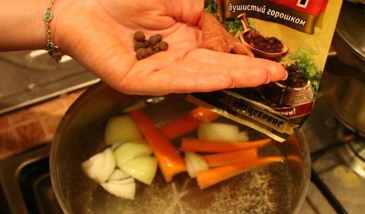 жаркое в горшочках с курицей и грибами