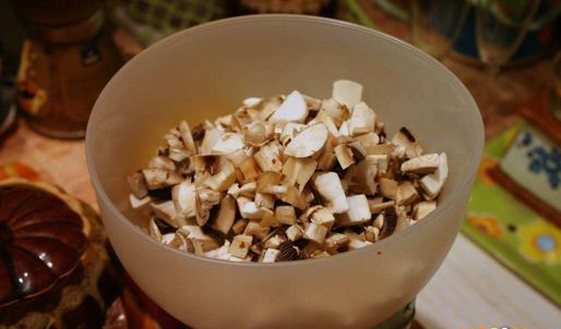 жаркое в горшочках с курицей и грибами