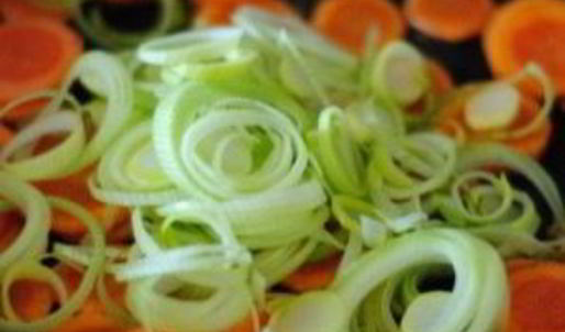 жаркое в горшочке из курицы с черносливом