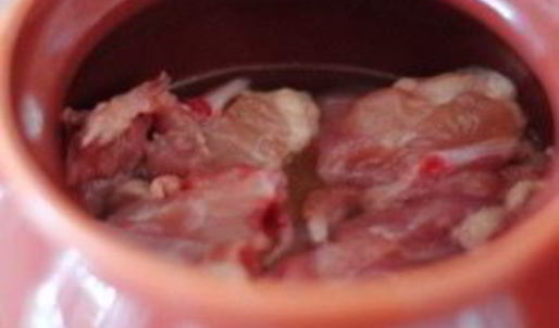 жаркое в горшочке из курицы с черносливом